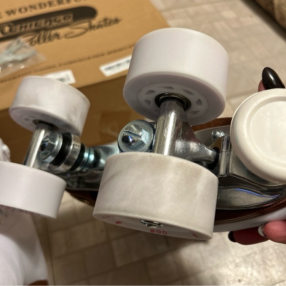 Chicago White Roller Skates - Picture 10 of 15